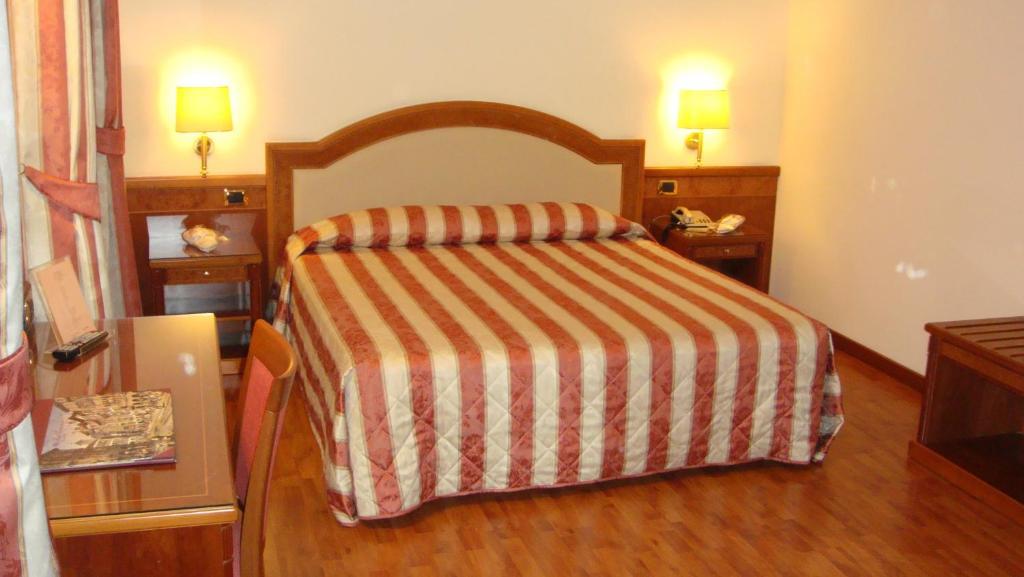 Albergo Corona Domodossola Rum bild