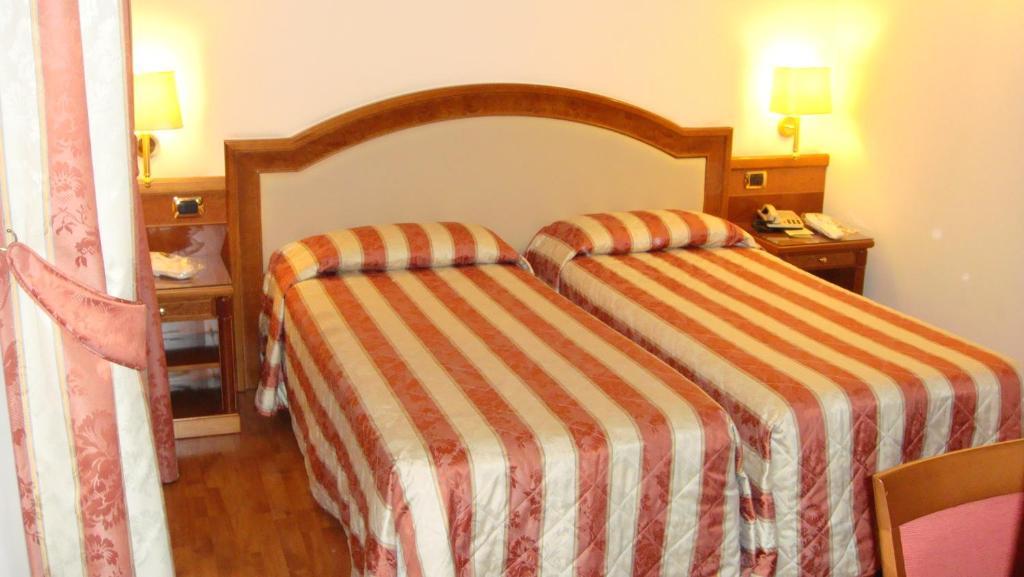 Albergo Corona Domodossola Rum bild