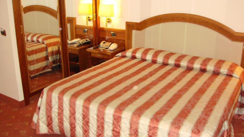 Albergo Corona Domodossola Rum bild